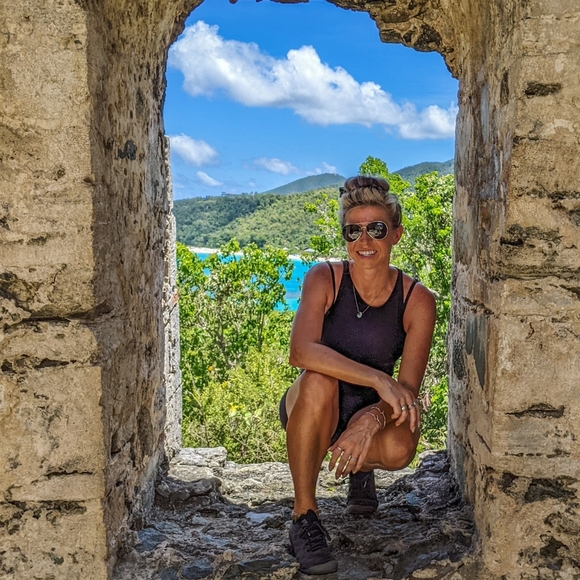 Meet your Posher, Courtney - Picture 2 of 2